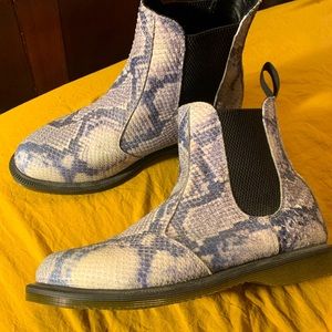 Dr. Martens Flora, snake pattern